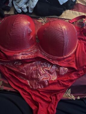 Red Lace Trim Push-Up Bra and Panty Set - Women Intimates
